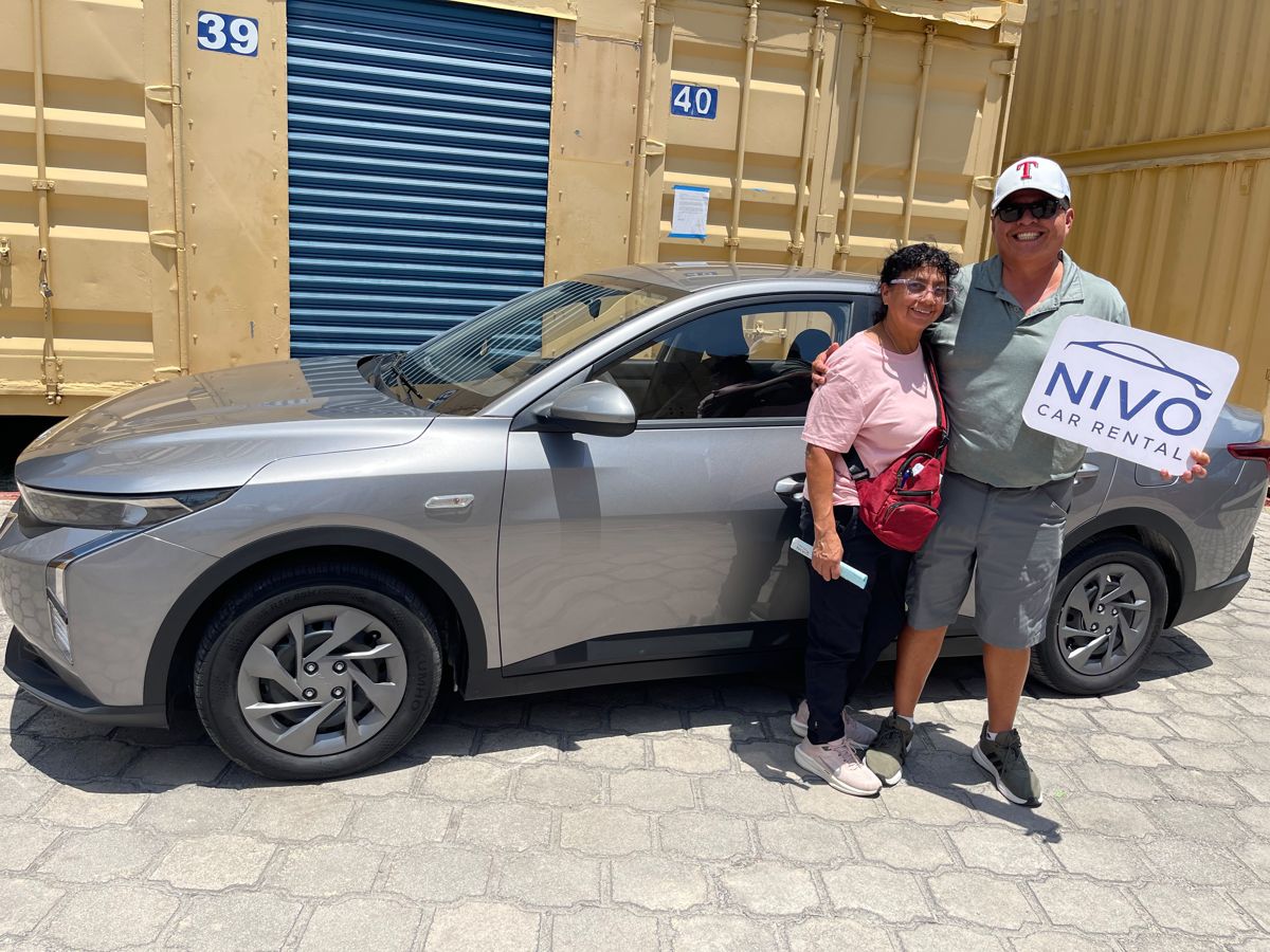 Cliente feliz de Nivo Car Rental en Cancún — entrega Julio 2